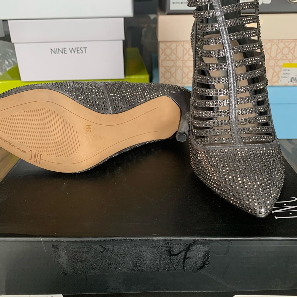 Heels - Picture 4 of 4
